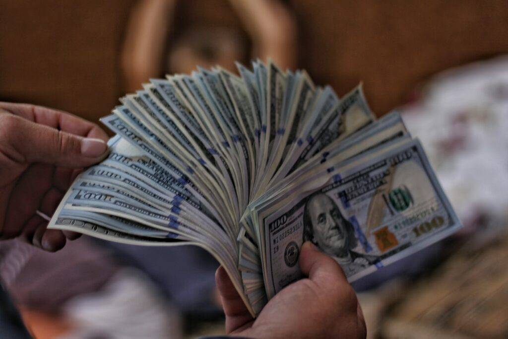 Comment devenir millionnaire en 2023 ? - L'investisseur Malin