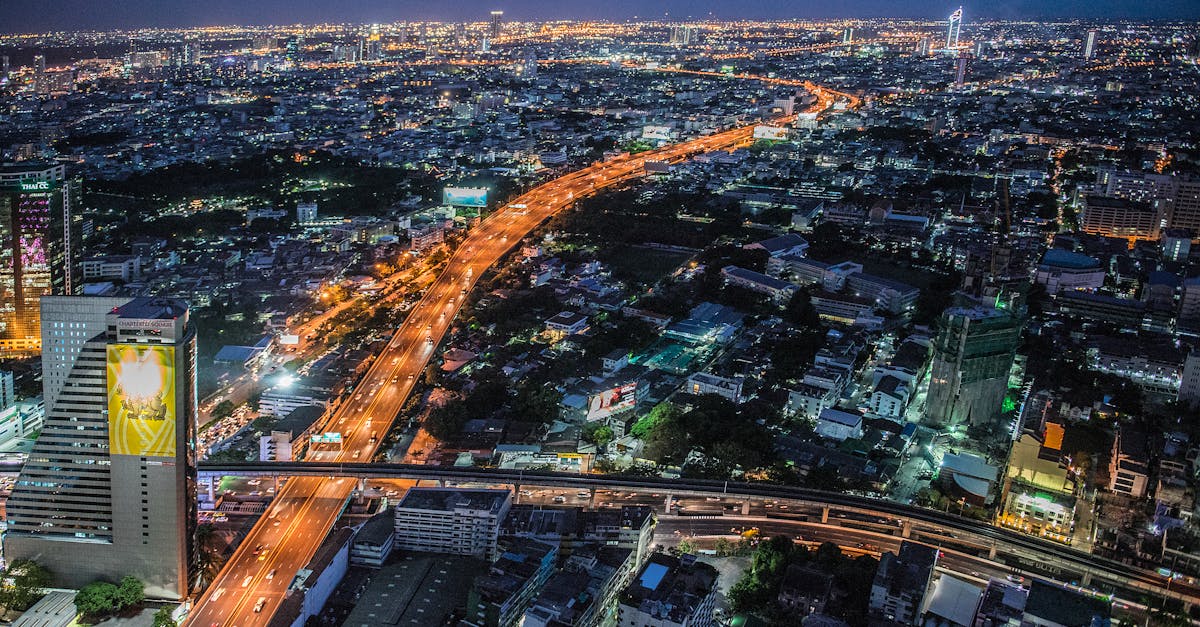 Choosing where to stay in Bangkok isn't just about the bed; it's also about defining your vibe during your stay. Whether you're the type who wants to immerse yourself in local life or opt for the comfort of a 5-star hotel, Bangkok offers several well-balanced options. Here's an overview of the neighborhoods to set down your suitcases in 2025.