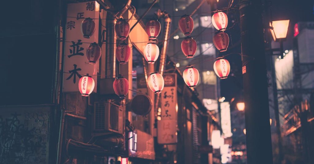 découvrez tokyo, la capitale dynamique du japon, célèbre pour ses gratte-ciel impressionnants, sa culture traditionnelle, sa gastronomie exceptionnelle et son ambiance unique mêlant modernité et histoire.